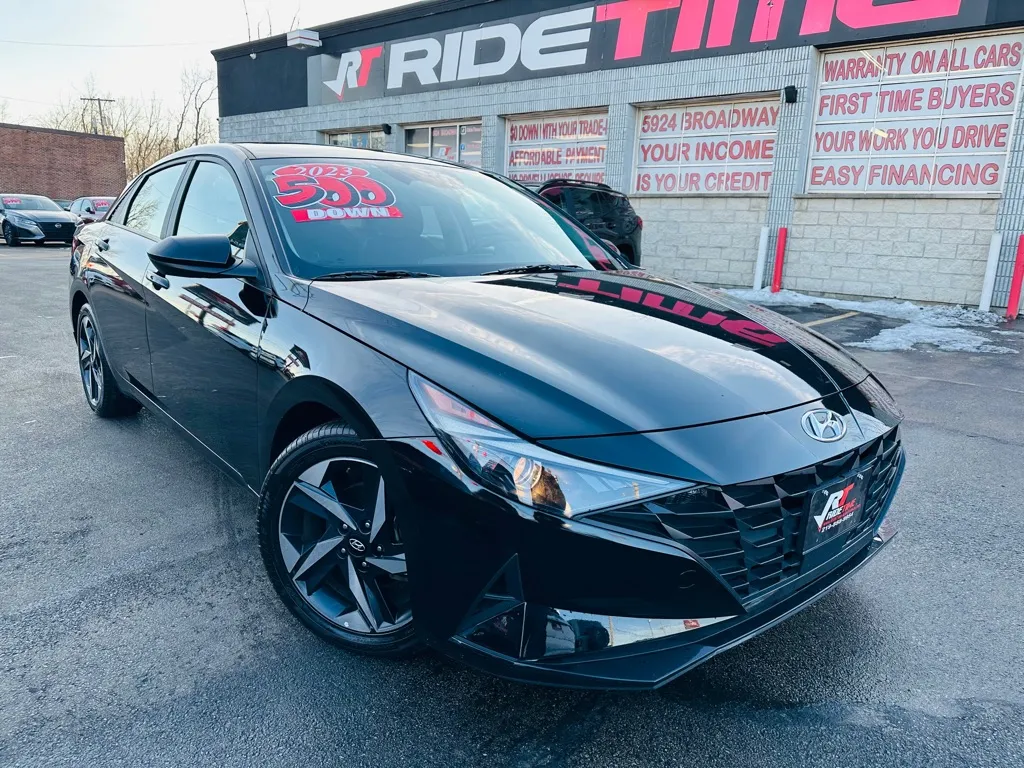 Black 2023 HYUNDAI ELANTRA SEL for sale in Merrillville, IN
