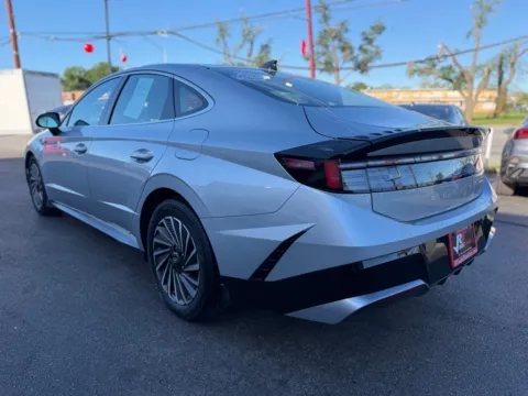 More photos of 2024 HYUNDAI SONATA HYBRID SEL at Ride Time Auto Finance Broadway, IN