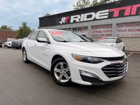 White 2024 CHEVROLET MALIBU LT for sale in Merrillville, IN