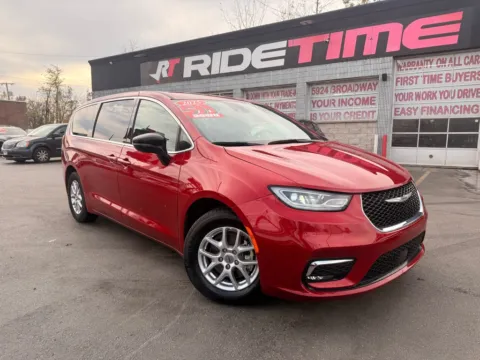 Red 2025 CHRYSLER PACIFICA SELECT for sale in Merrillville, IN