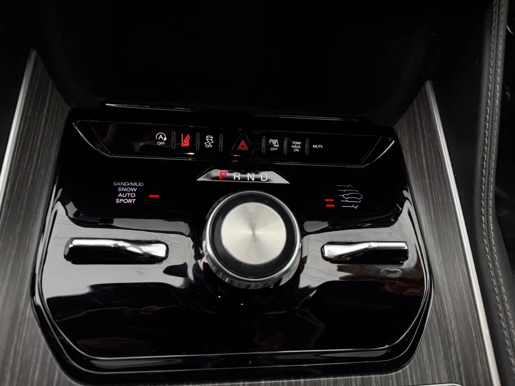 2024 Jeep Wagoneer Series III - Photo 36