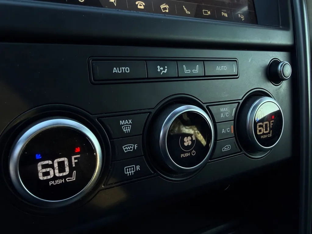 2020 Land Rover Discovery Landmark Edition - Photo 36