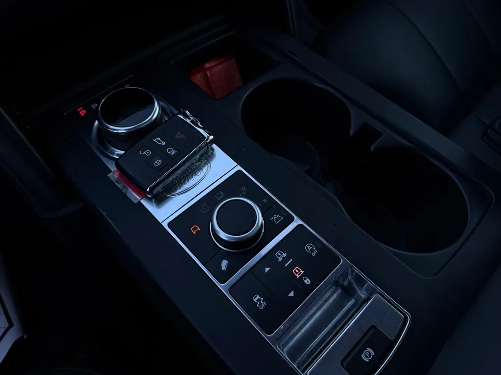 2020 Land Rover Discovery Landmark Edition - Photo 37