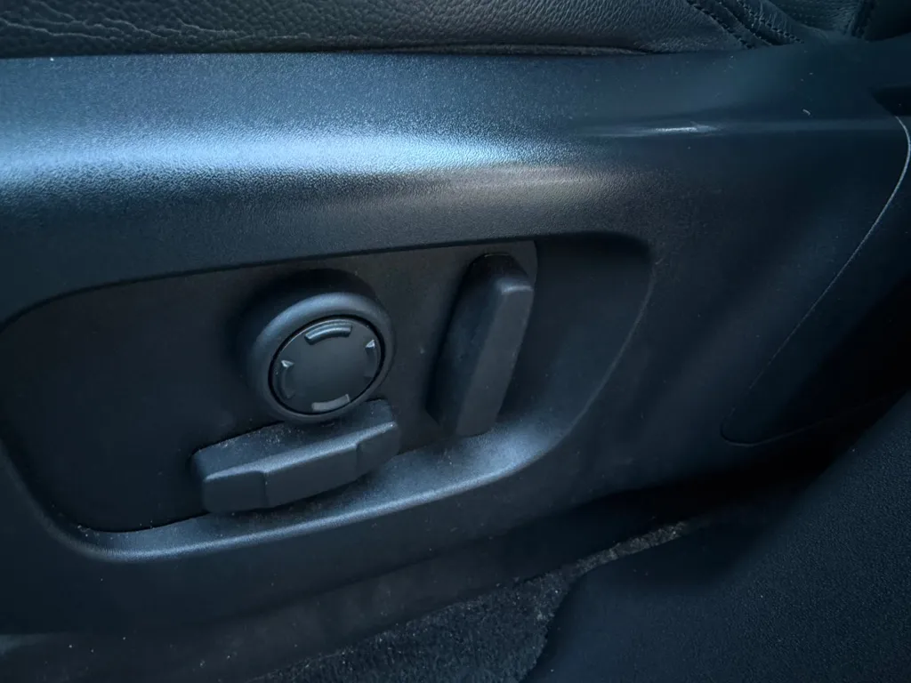 2020 Land Rover Discovery Landmark Edition - Photo 32
