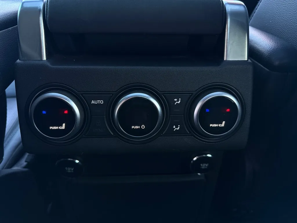2020 Land Rover Discovery Landmark Edition - Photo 25