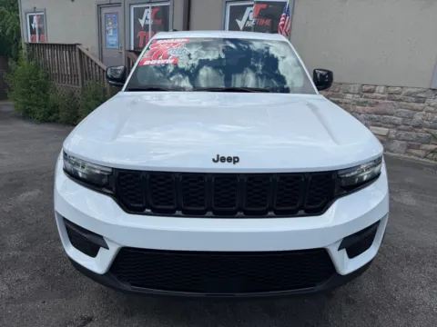 More photos of 2024 JEEP GRAND CHEROKEE ALTITUDE at Ride Time Auto Finance Merrillville, IN
