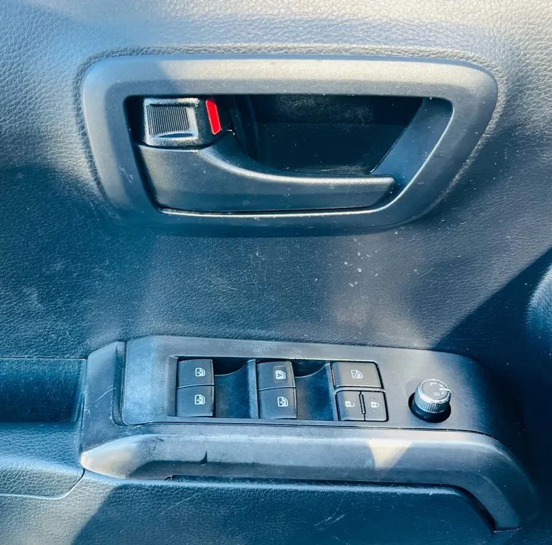 2018 Toyota Tacoma SR5 - Photo 23