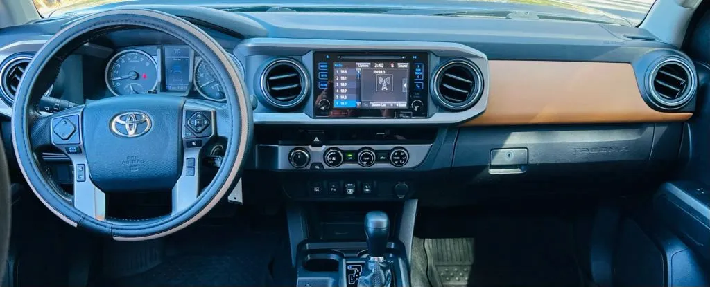 2018 Toyota Tacoma SR5 - Photo 11
