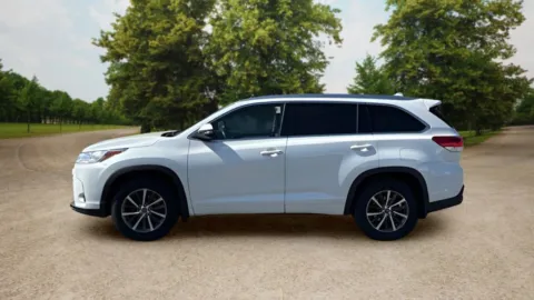 More photos of 2018 Toyota Highlander XLE Sport Utility 4D at Sunny and 70 Auto Sales, NC