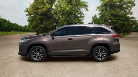 More photos of 2017 Toyota Highlander XLE Sport Utility 4D at Sunny and 70 Auto Sales, NC