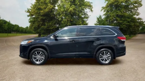 More photos of 2017 Toyota Highlander XLE Sport Utility 4D at Sunny and 70 Auto Sales, NC