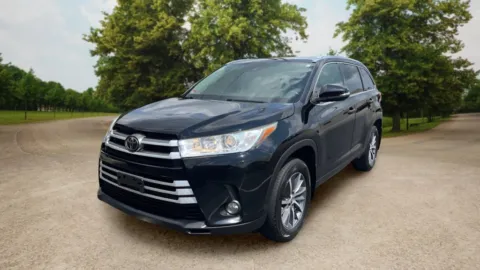 More photos of 2017 Toyota Highlander XLE Sport Utility 4D at Sunny and 70 Auto Sales, NC