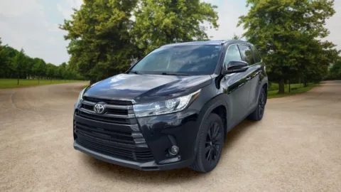 More photos of 2019 Toyota Highlander SE Sport Utility 4D at Sunny and 70 Auto Sales, NC