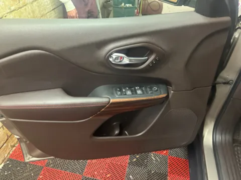 More photos of 2017 Jeep Cherokee Trailhawk L Plus at B & B Auto Sales, SD