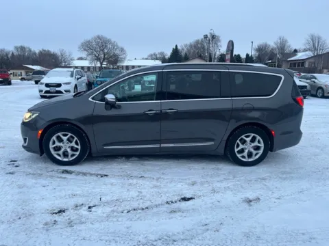 More photos of 2020 Chrysler Pacifica Limited at B & B Auto Sales, SD