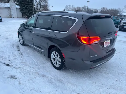 More photos of 2020 Chrysler Pacifica Limited at B & B Auto Sales, SD