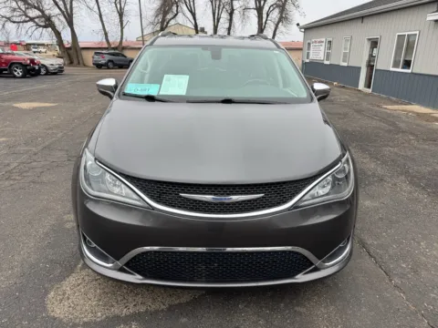 More photos of 2020 Chrysler Pacifica Limited at B & B Auto Sales, SD