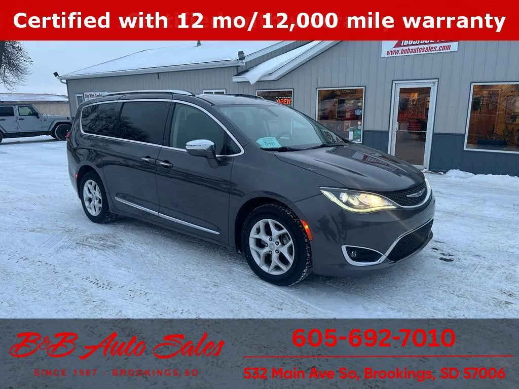 2020 Chrysler Pacifica Limited's photo