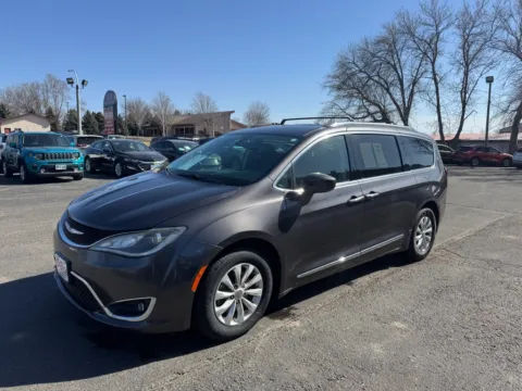 More photos of 2020 Chrysler Pacifica Touring L at B & B Auto Sales, SD