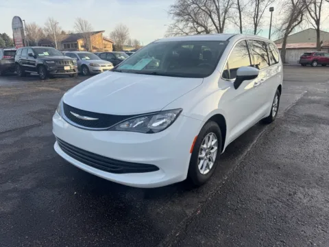 More photos of 2017 Chrysler Pacifica Touring at B & B Auto Sales, SD