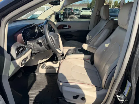 Photos of 2020 Chrysler Pacifica Limited for sale in Brookings, SD at B & B Auto Sales