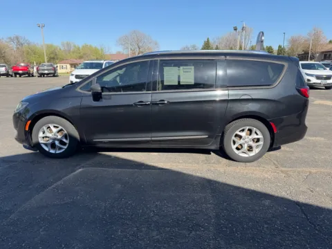 More photos of 2020 Chrysler Pacifica Limited at B & B Auto Sales, SD
