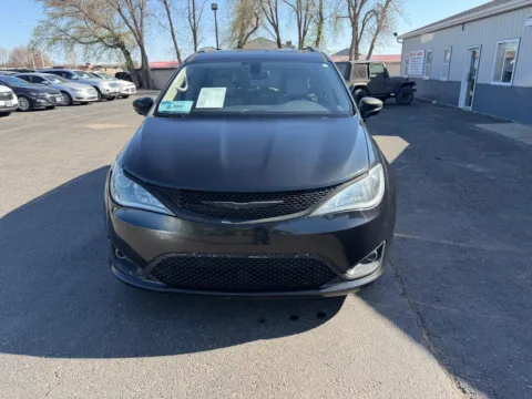 Photos of 2020 Chrysler Pacifica Limited for sale in Brookings, SD at B & B Auto Sales