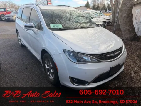 White 2020 Chrysler Pacifica Limited for sale in Brookings, SD