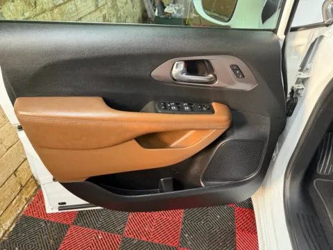 More photos of 2020 Chrysler Pacifica Limited at B & B Auto Sales, SD