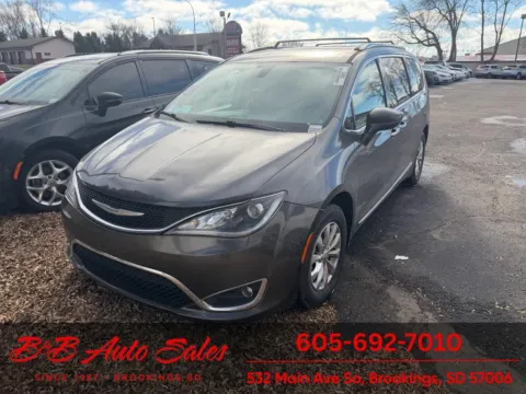 Gray 2018 Chrysler Pacifica Touring L for sale in Brookings, SD