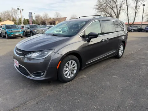 More photos of 2018 Chrysler Pacifica Touring L at B & B Auto Sales, SD