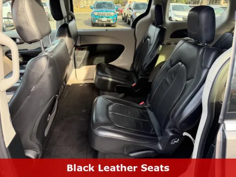 More photos of 2018 Chrysler Pacifica Touring L at B & B Auto Sales, SD