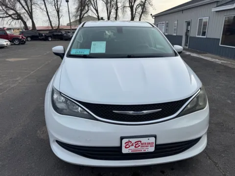 Another view of 2017 Chrysler Pacifica Touring for sale in Brookings, SD at B & B Auto Sales