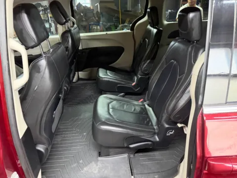 More photos of 2017 Chrysler Pacifica Touring-L at B & B Auto Sales, SD