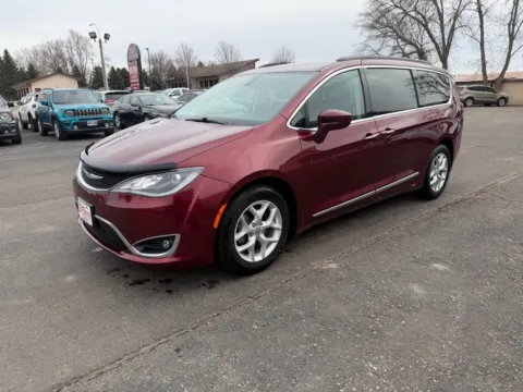 More photos of 2017 Chrysler Pacifica Touring-L at B & B Auto Sales, SD