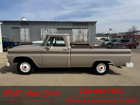 More photos of 1965 GMC Pickup at B & B Auto Sales, SD