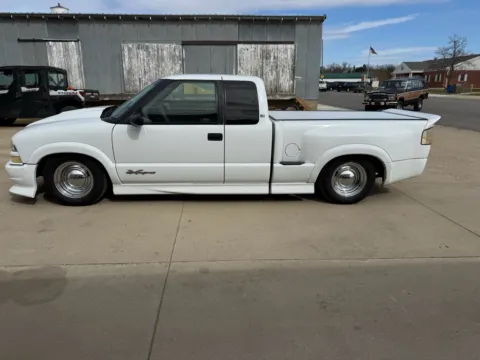 More photos of 1999 Chevrolet S10 LS Xtreme at B & B Auto Sales, SD