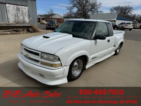 More photos of 1999 Chevrolet S10 LS Xtreme at B & B Auto Sales, SD