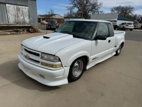 More photos of 1999 Chevrolet S10 LS Xtreme at B & B Auto Sales, SD