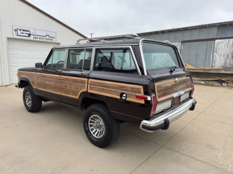 More photos of 1989 Jeep Grand Wagoneer at B & B Auto Sales, SD