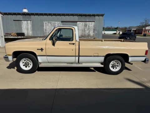 More photos of 1987 Chevrolet R20 at B & B Auto Sales, SD