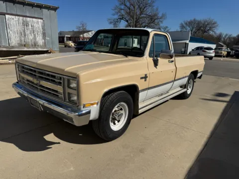 More photos of 1987 Chevrolet R20 at B & B Auto Sales, SD