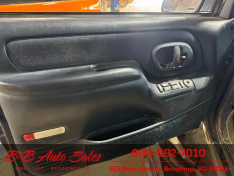 More photos of 1997 Chevrolet Suburban K2500 at B & B Auto Sales, SD