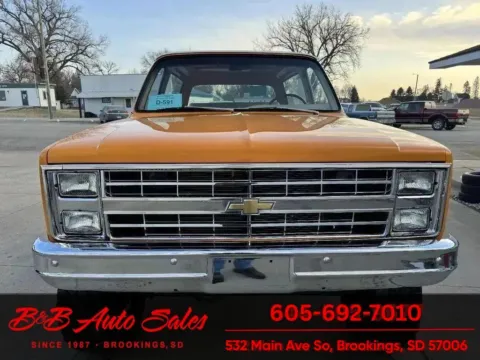 More photos of 1975 GMC Jimmy Custom at B & B Auto Sales, SD