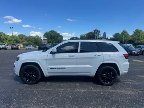 More photos of 2018 Jeep Grand Cherokee Altitude at B & B Auto Sales, SD