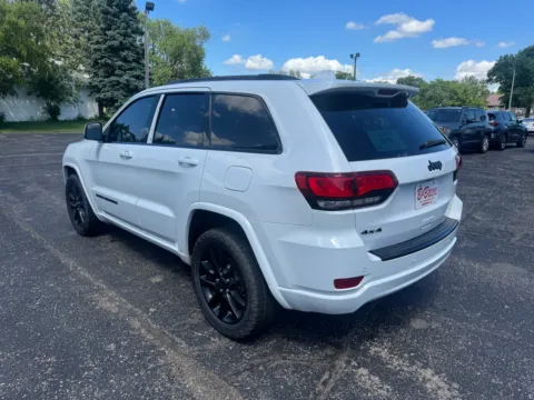 More photos of 2018 Jeep Grand Cherokee Altitude at B & B Auto Sales, SD