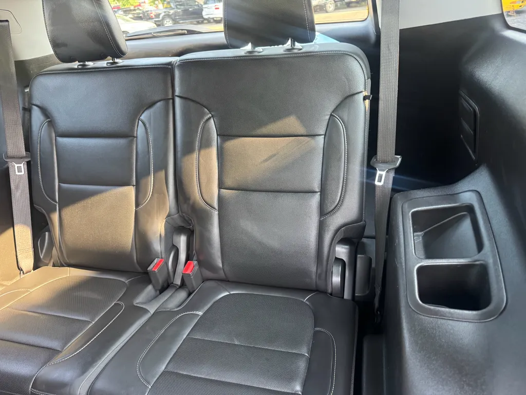 2023 GMC Acadia SLT - Photo 28