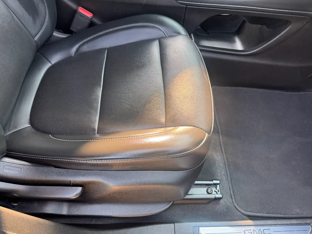 2023 GMC Acadia SLT - Photo 37