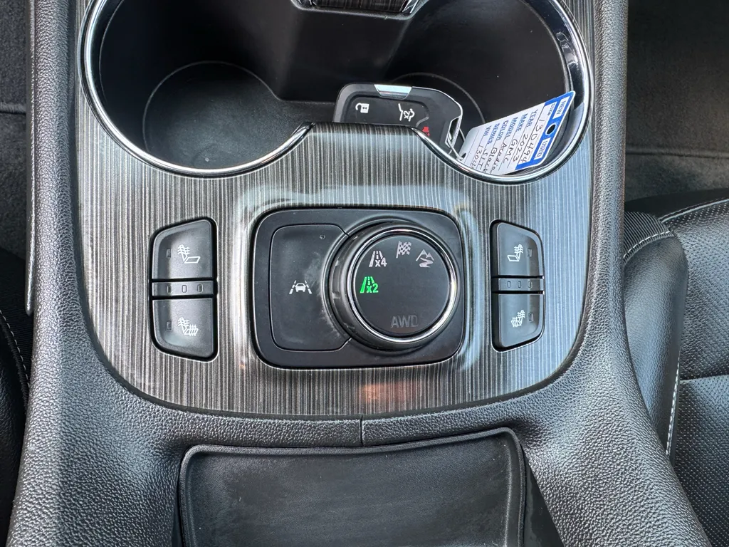 2023 GMC Acadia SLT - Photo 24