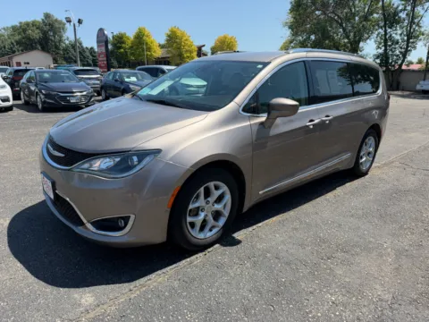 More photos of 2018 Chrysler Pacifica Touring L Plus at B & B Auto Sales, SD